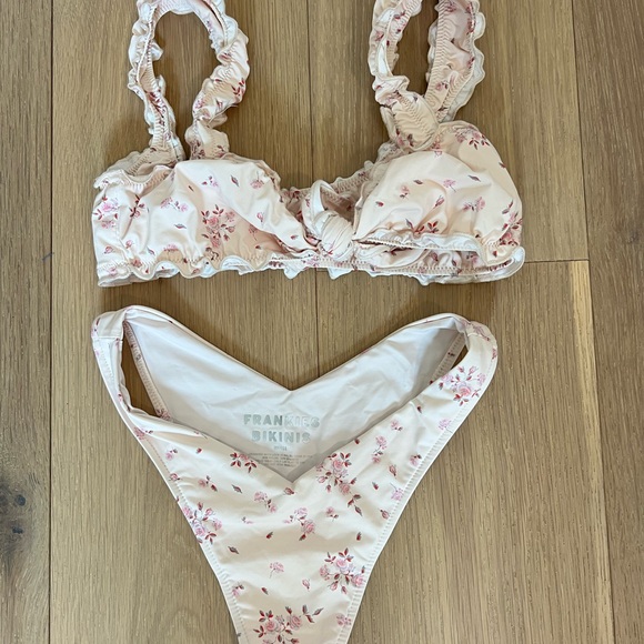 Frankie’s Bikinis Floral Bikini Set NWOT - Picture 1 of 1